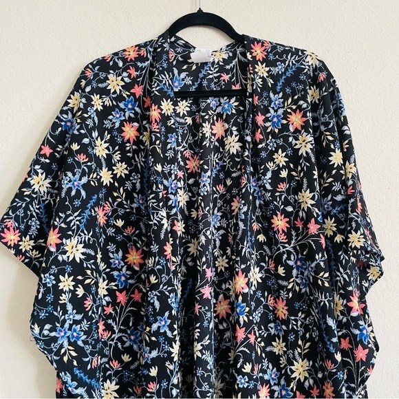Woman’s Floral Kimono Cardigan one size dark ditzy floral summer beach cover - Picture 2 of 9